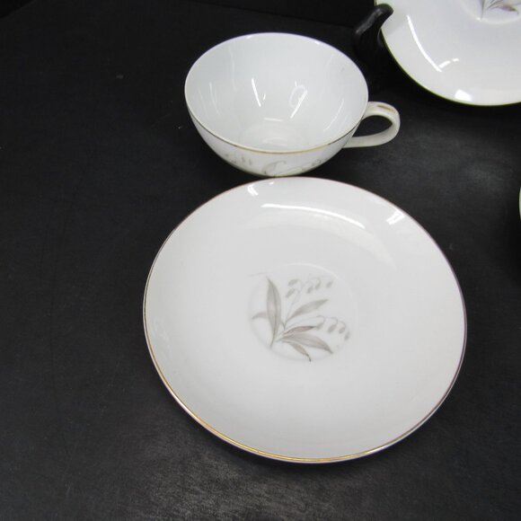 Kaysons Fine China Japan Golden Rhapsody 1961 (1) 6 Oz Teacup and 7 Saucers - Picture 3 of 7